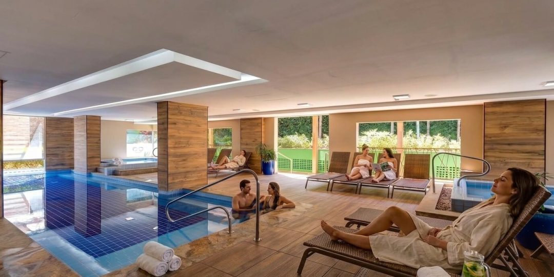 Área de piscinas do Enjoy Olímpia Park Resort