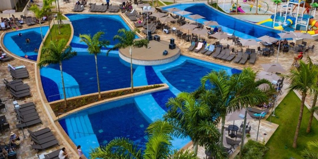 Vista aérea das piscinas do Enjoy Solar das Águas Park Resort